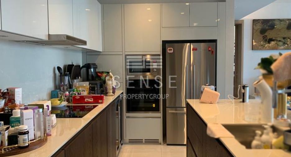 For sale 5 bedrooms condo in Watthana, Bangkok