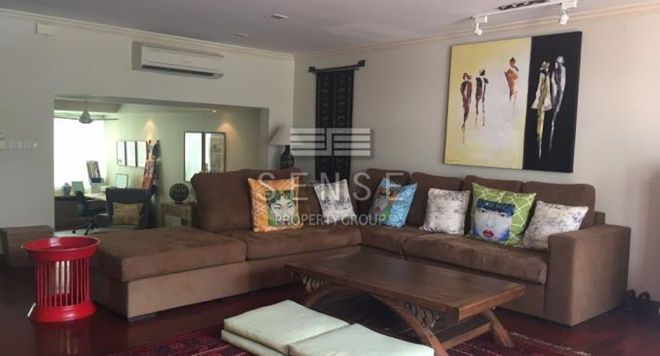 For rent 3 bed townhouse in Sathon, Bangkok