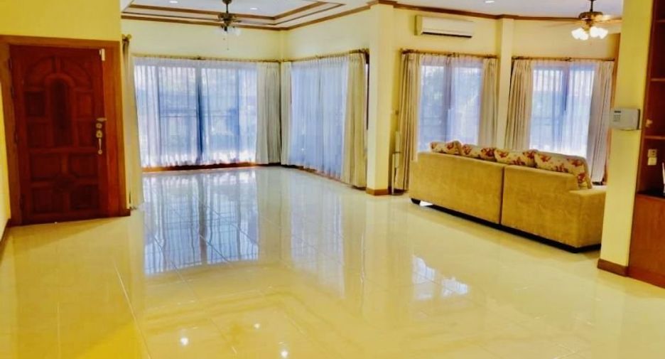 出租 和 出售 4 卧室 独立屋 在 Bang Lamung, Chon Buri