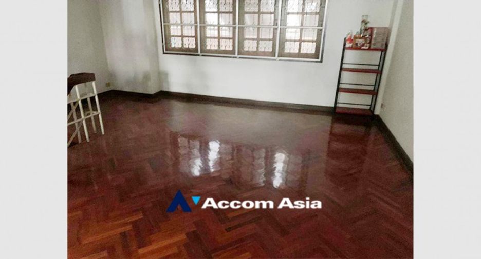 For sale 4 Beds townhouse in Khlong Toei, Bangkok