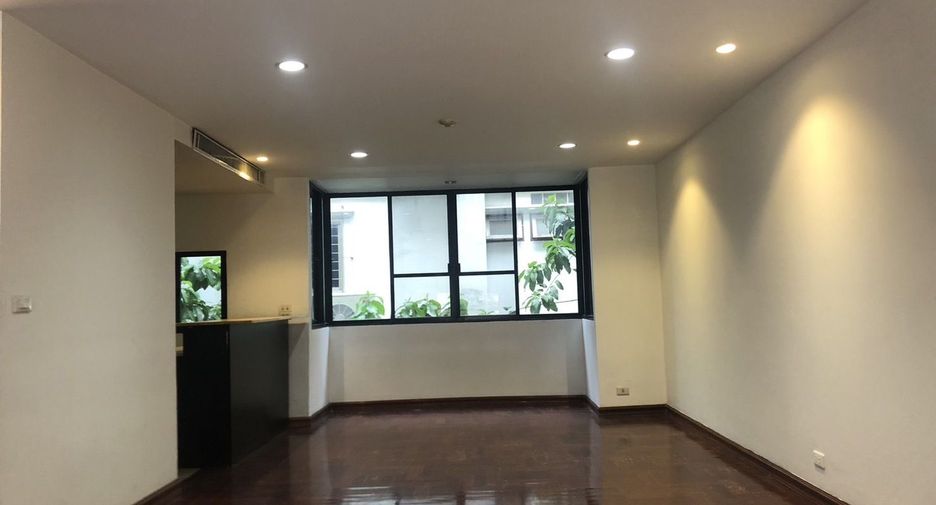 For rent 4 Beds townhouse in Pathum Wan, Bangkok