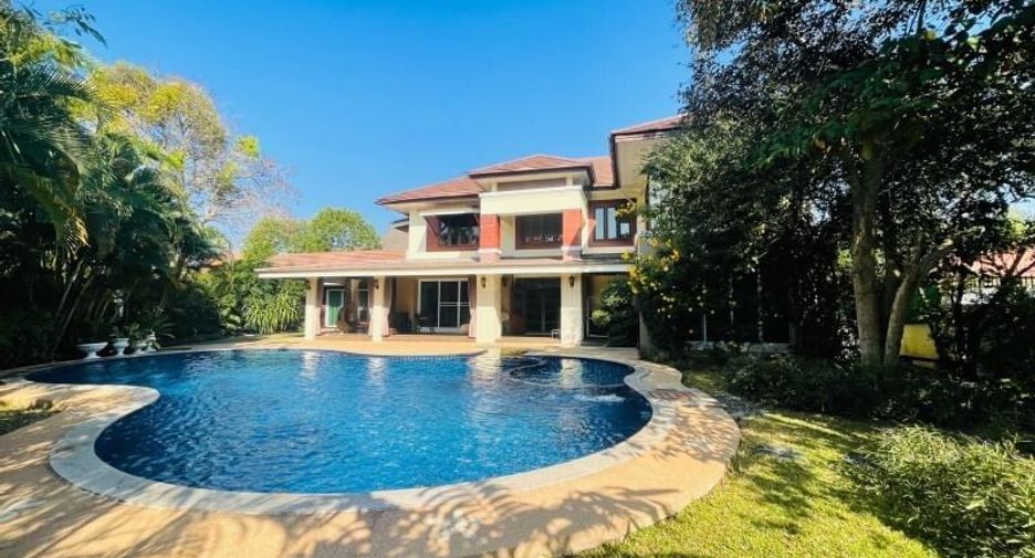 For sale 8 bed villa in Mueang Chiang Mai, Chiang Mai