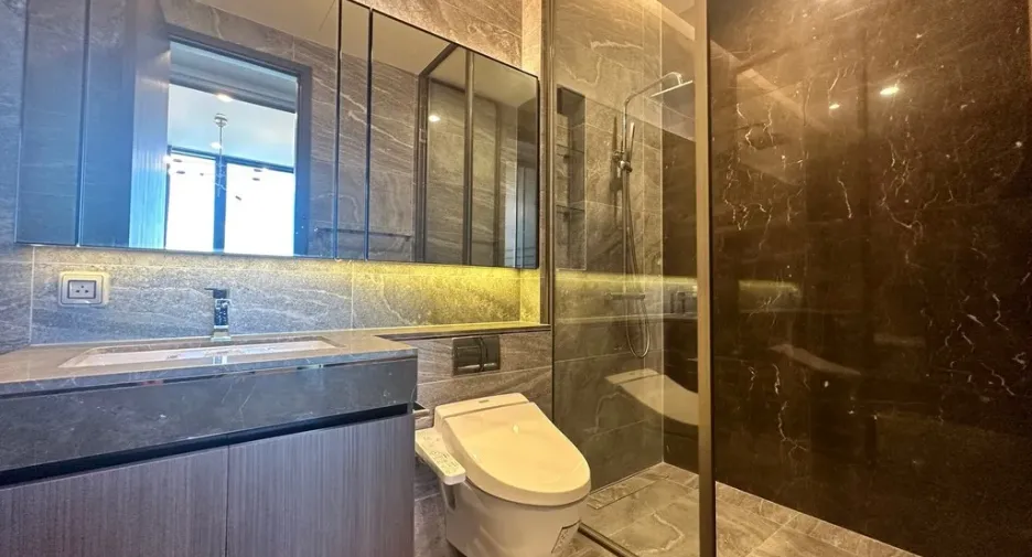 For rent 1 bed condo in Khlong Toei, Bangkok