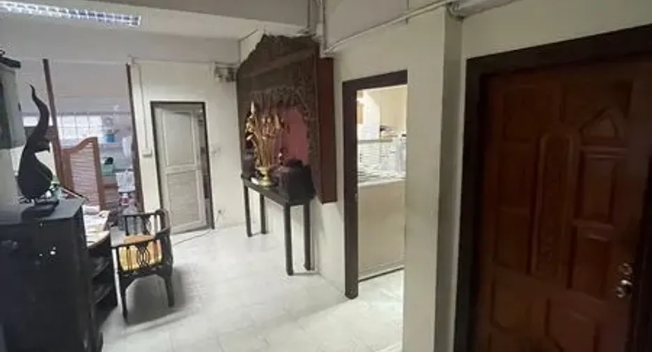 For rent office in Yan Nawa, Bangkok