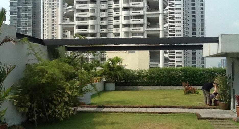For rent 2 bedrooms condo in Khlong Toei, Bangkok