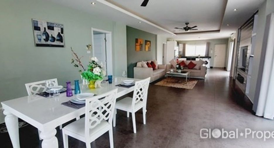 For sale 2 bedrooms condo in Pratumnak, Pattaya