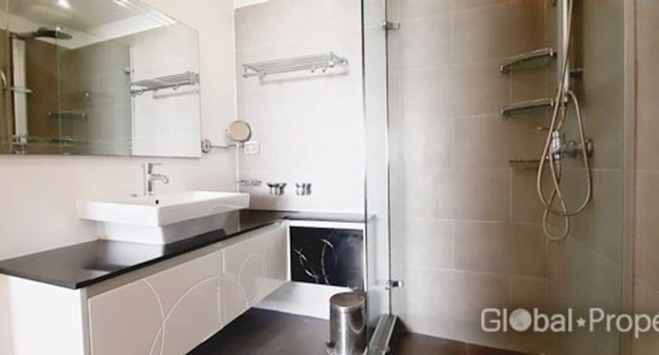 For sale 2 bedrooms condo in Pratumnak, Pattaya