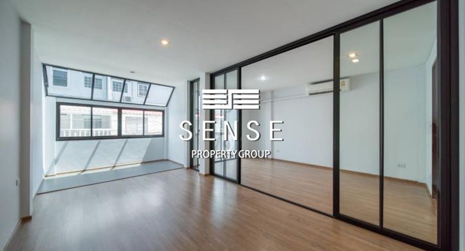 Reihenhaus zur Miete mit 3 Zimmer in Khlong Toei, Bangkok