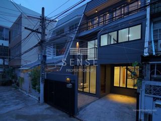ให้เช่า 3 ห้องนอน ทาวน์เฮ้าส์ ใน คลองเตย, กรุงเทพฯ
