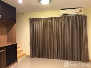 For rent 5 bed townhouse in Saphan Sung, Bangkok