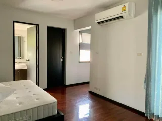 For rent 4 bed house in Huai Khwang, Bangkok