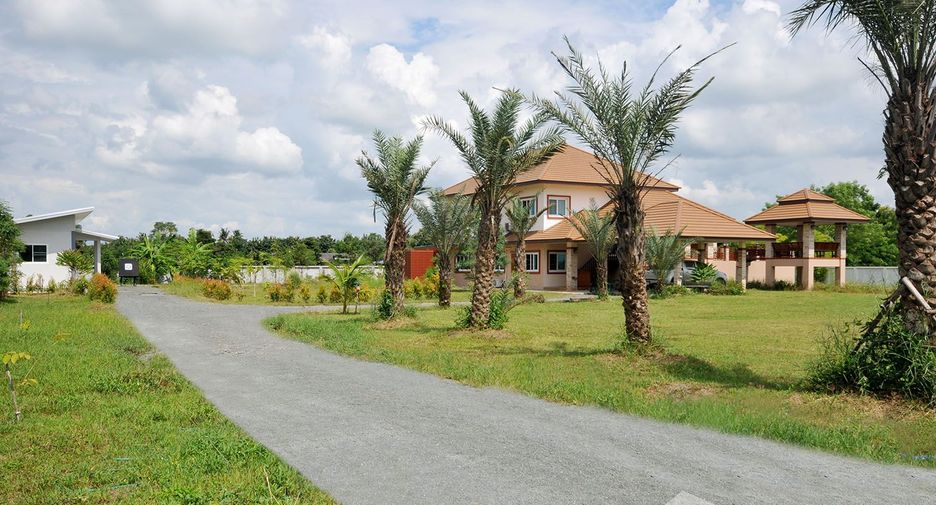 For sale 6 bed villa in Doi Saket, Chiang Mai