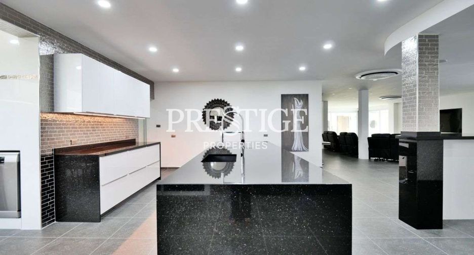 For sale 6 bedrooms house in Bang Lamung, Chonburi