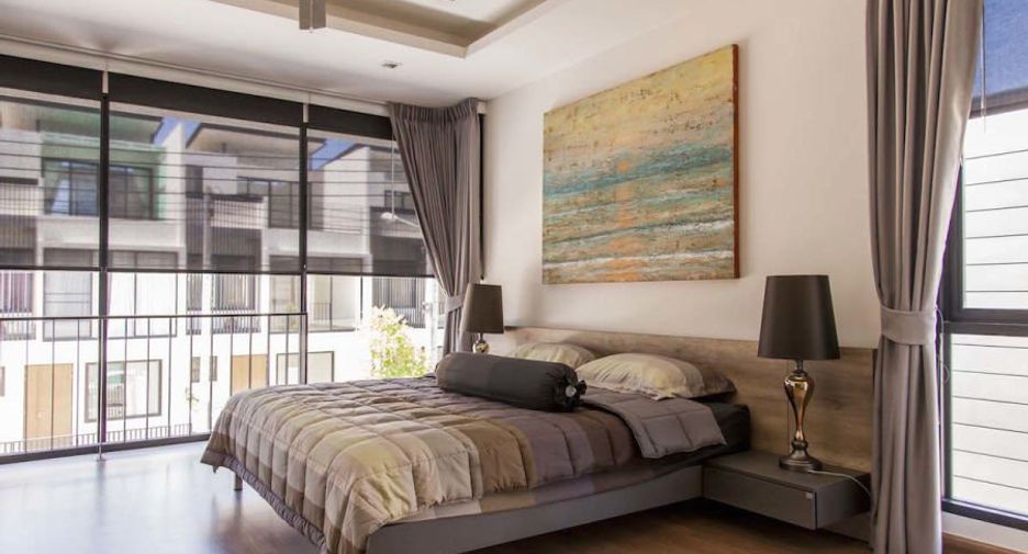 For rent 3 bedrooms townhouse in Mueang Phuket, Phuket
