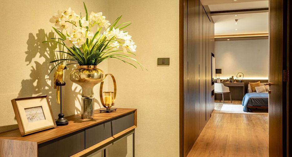 For rent 3 bedrooms condo in Khlong Toei, Bangkok