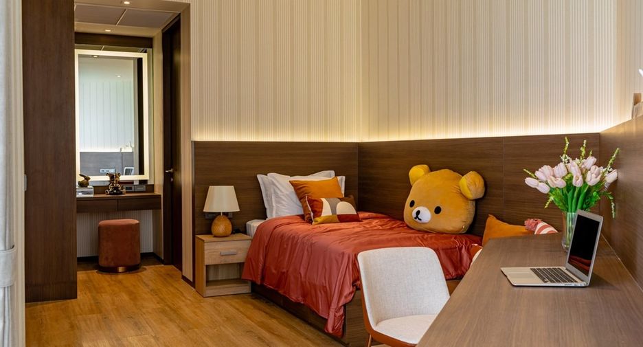 For rent 3 bedrooms condo in Khlong Toei, Bangkok