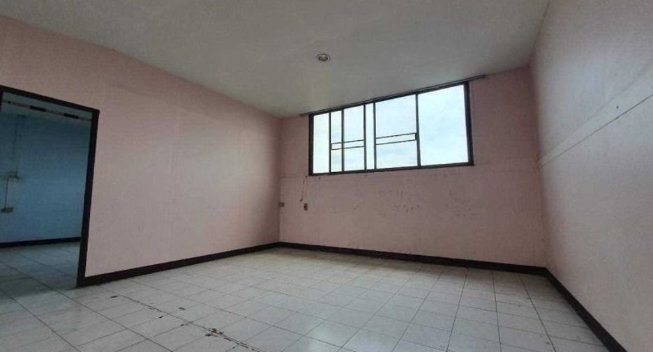 For sale 4 bedrooms retail Space in Wang Thonglang, Bangkok