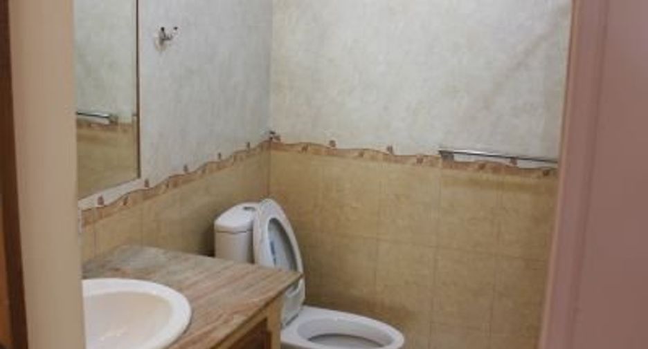 Reihenhaus zum Kauf mit 7 Zimmer in Sattahip, Chonburi