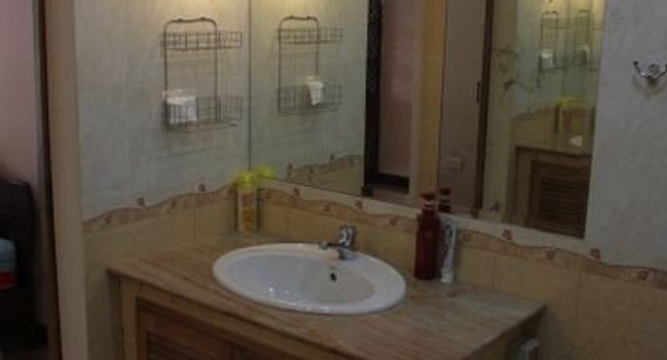 Reihenhaus zum Kauf mit 7 Zimmer in Sattahip, Chonburi