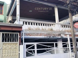 For sale 4 bedrooms townhouse in Huai Khwang, Bangkok