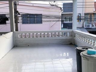 For sale 4 bedrooms townhouse in Huai Khwang, Bangkok