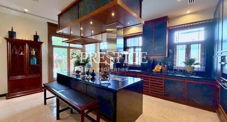 For sale 5 bedrooms house in Sattahip, Chonburi