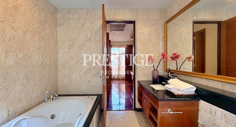 For sale 5 bedrooms house in Sattahip, Chonburi