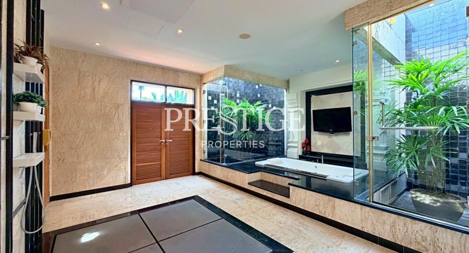 For sale 5 bedrooms house in Sattahip, Chonburi