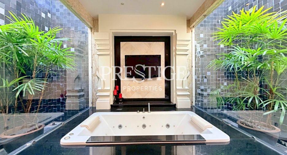 For sale 5 bedrooms house in Sattahip, Chonburi