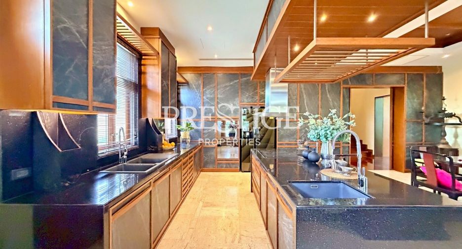 For sale 5 bedrooms house in Sattahip, Chonburi