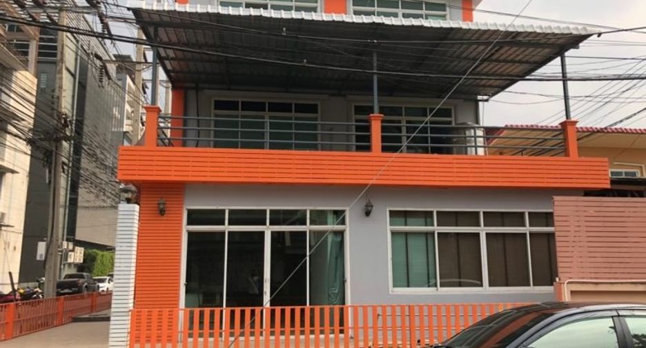 For rent 4 bed retail Space in Pak Kret, Nonthaburi