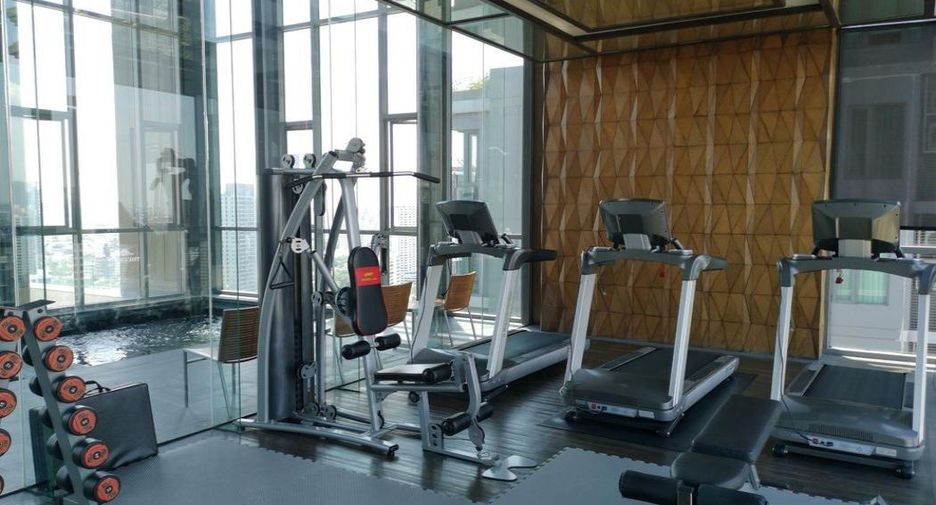 For sale 2 ベッドルーム condo in Khlong Toei, Bangkok