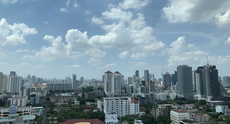 For sale 2 ベッドルーム condo in Khlong Toei, Bangkok
