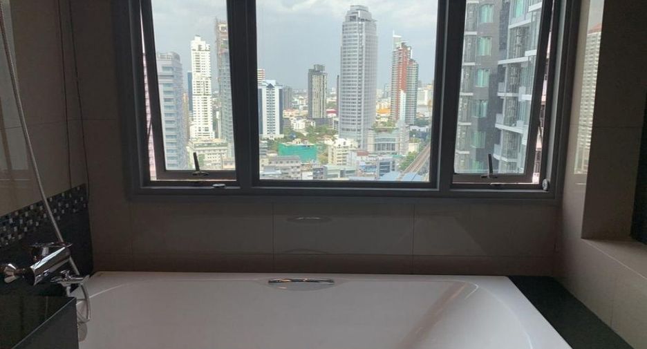 For sale 2 ベッドルーム condo in Khlong Toei, Bangkok