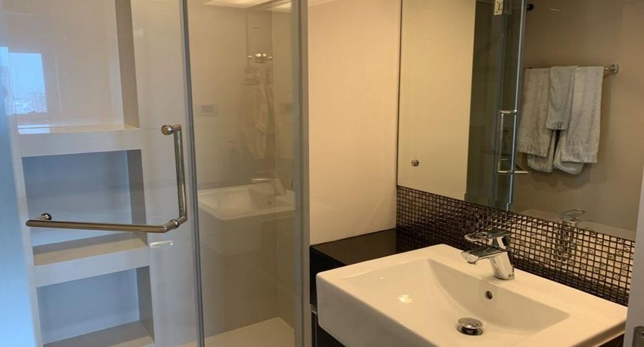 For sale 2 ベッドルーム condo in Khlong Toei, Bangkok
