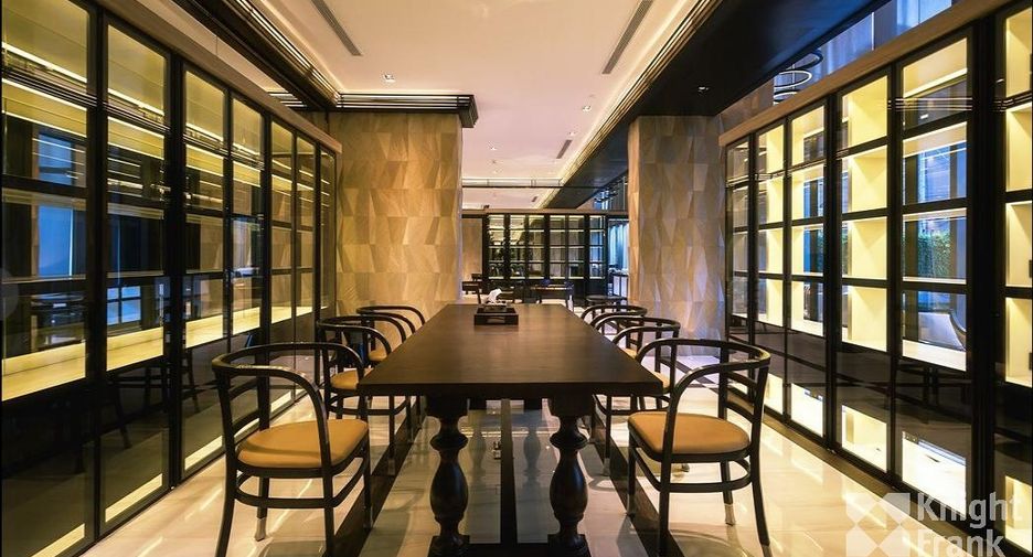 For sale 2 ベッドルーム condo in Khlong Toei, Bangkok