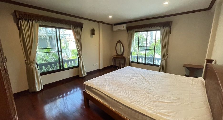For rent 3 bed villa in Khlong San, Bangkok