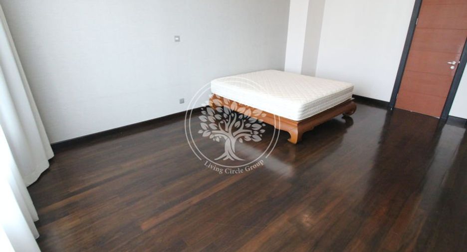 For rent and for sale 3 bedrooms condo in Sathon, Bangkok