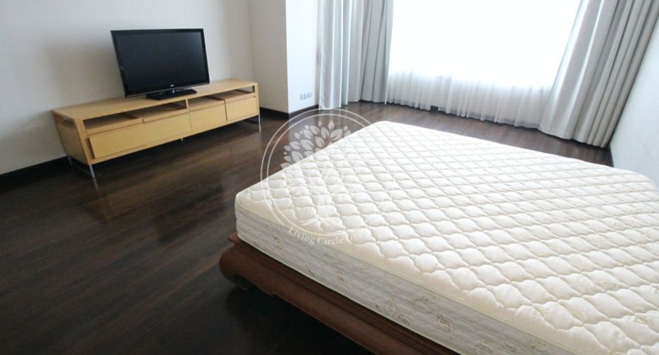 For rent and for sale 3 bedrooms condo in Sathon, Bangkok