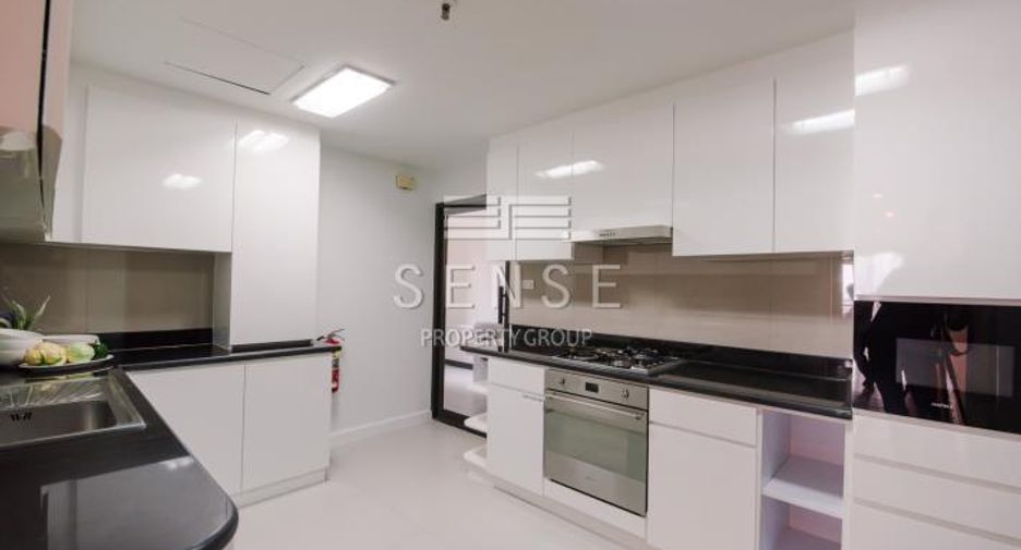 For rent 3 bedrooms condo in Khlong Toei, Bangkok