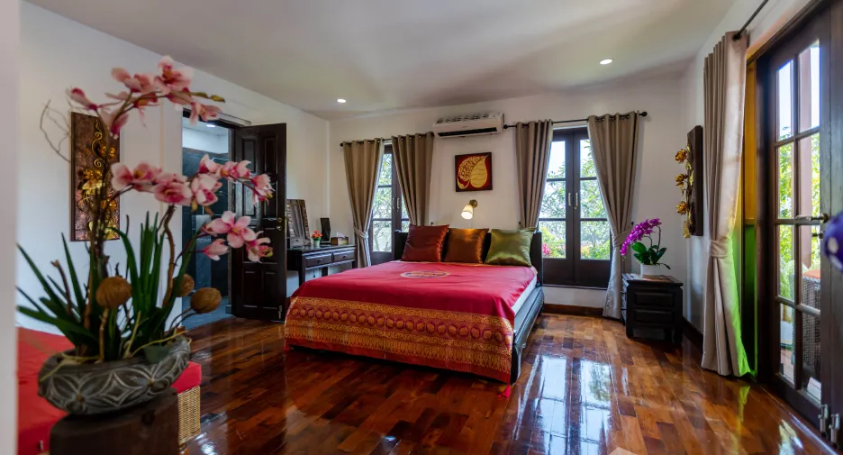 For sale 6 bed villa in Hua Hin, Prachuap Khiri Khan