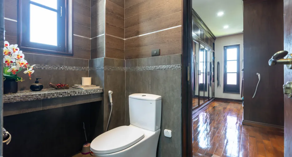 For sale 6 bed villa in Hua Hin, Prachuap Khiri Khan