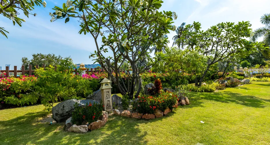 For sale 6 bed villa in Hua Hin, Prachuap Khiri Khan