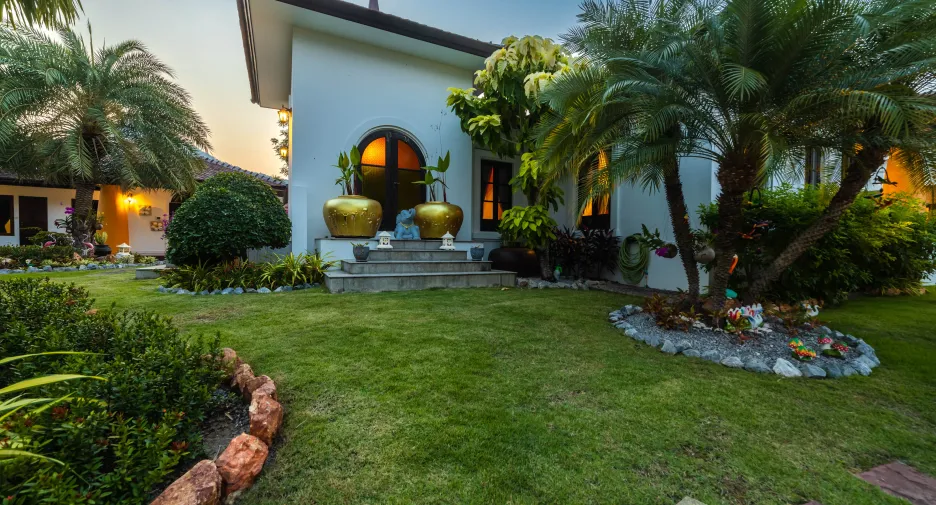 For sale 6 bed villa in Hua Hin, Prachuap Khiri Khan