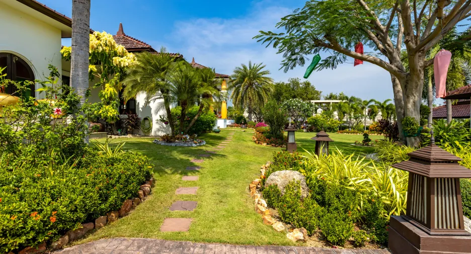 For sale 6 bed villa in Hua Hin, Prachuap Khiri Khan
