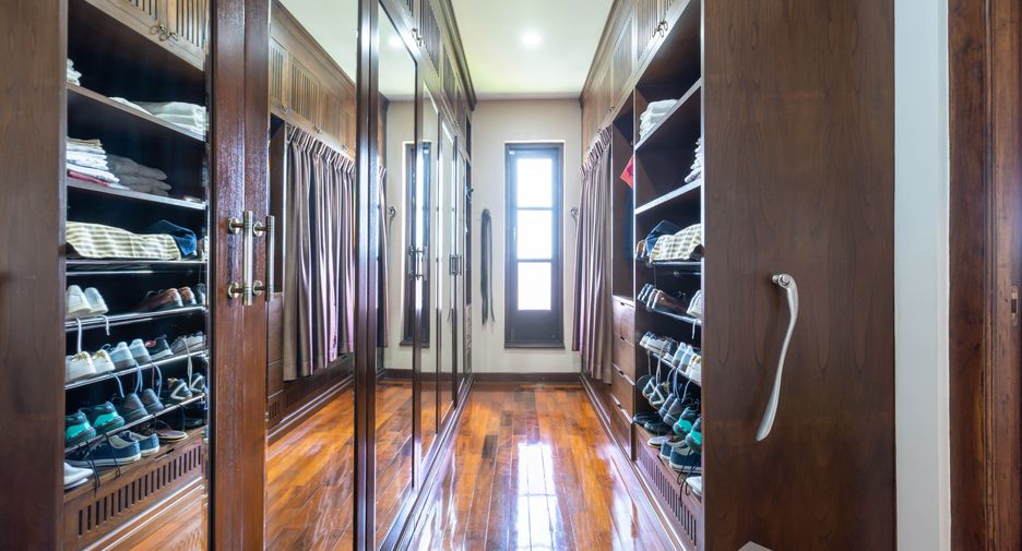 For sale 6 bed villa in Hua Hin, Prachuap Khiri Khan