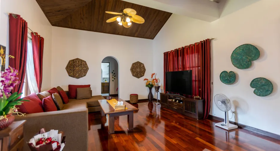 For sale 6 bed villa in Hua Hin, Prachuap Khiri Khan