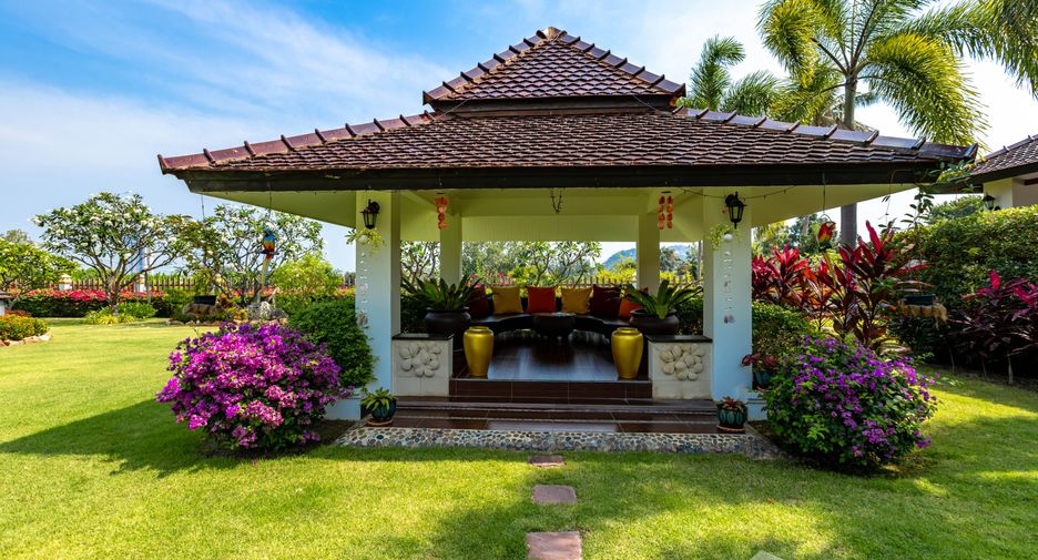 For sale 6 bed villa in Hua Hin, Prachuap Khiri Khan