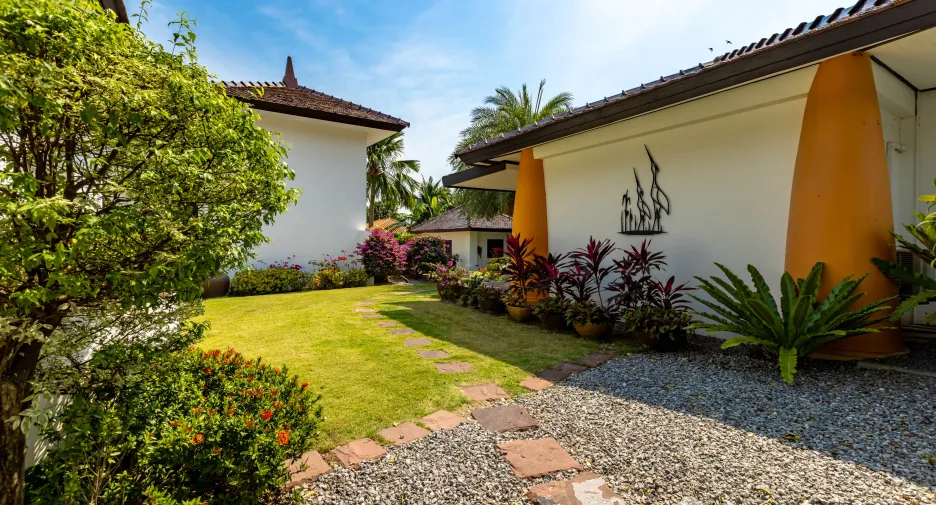 For sale 6 bed villa in Hua Hin, Prachuap Khiri Khan