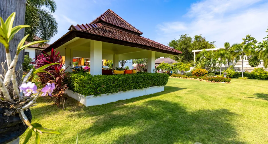 For sale 6 bed villa in Hua Hin, Prachuap Khiri Khan